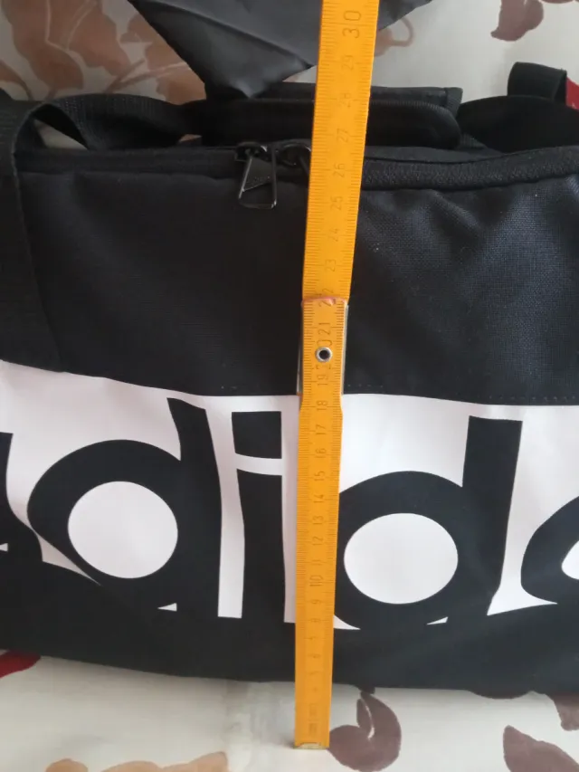 Borsone Adidas M nero e bianco nuovo