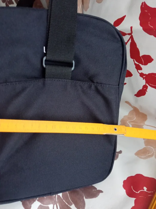 Borsone Adidas M nero e bianco nuovo