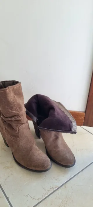 Stivali donna scamosciati marroni