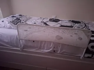 Barrera de seguridad para cama infantil