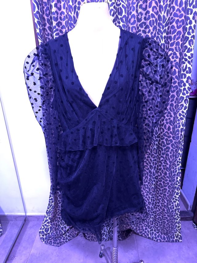 Vestido negro con lunares