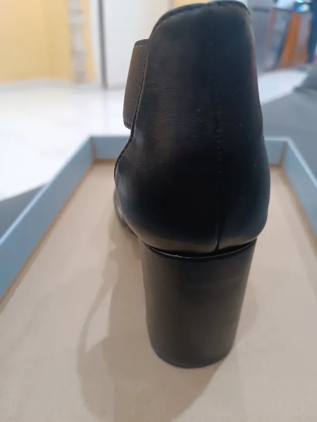 Sandali Lora Ferres n.36 in ottimo stato