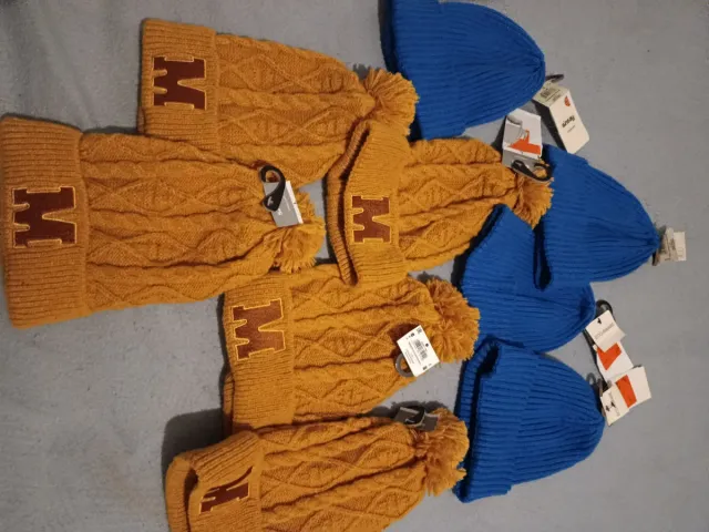 Berretti invernali con lettera M