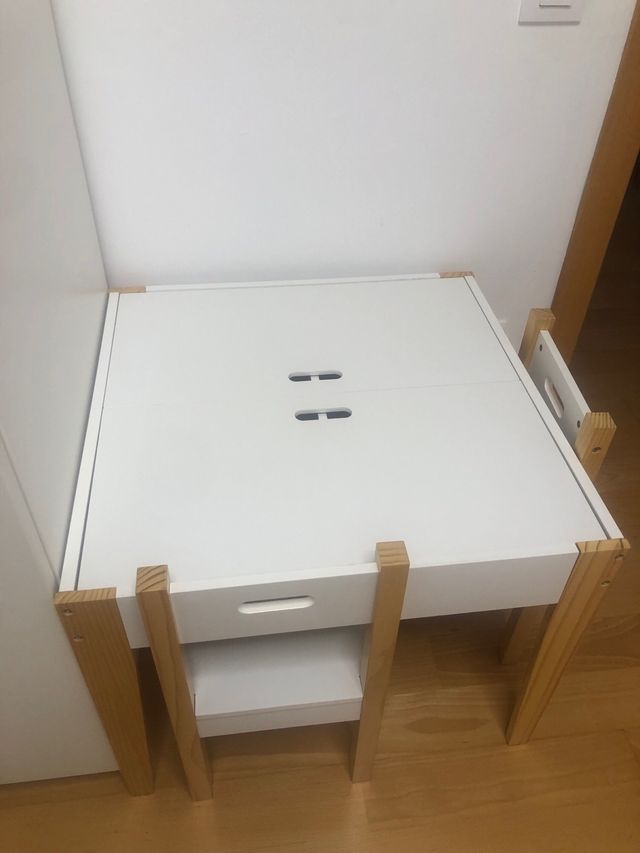 Mesa infantil Sklum con 2 sillas