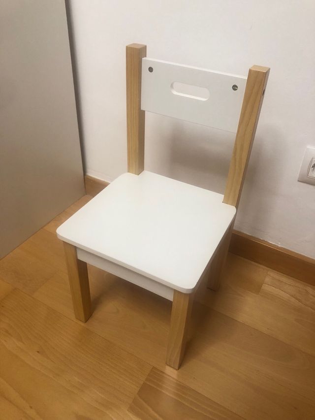 Mesa infantil Sklum con 2 sillas