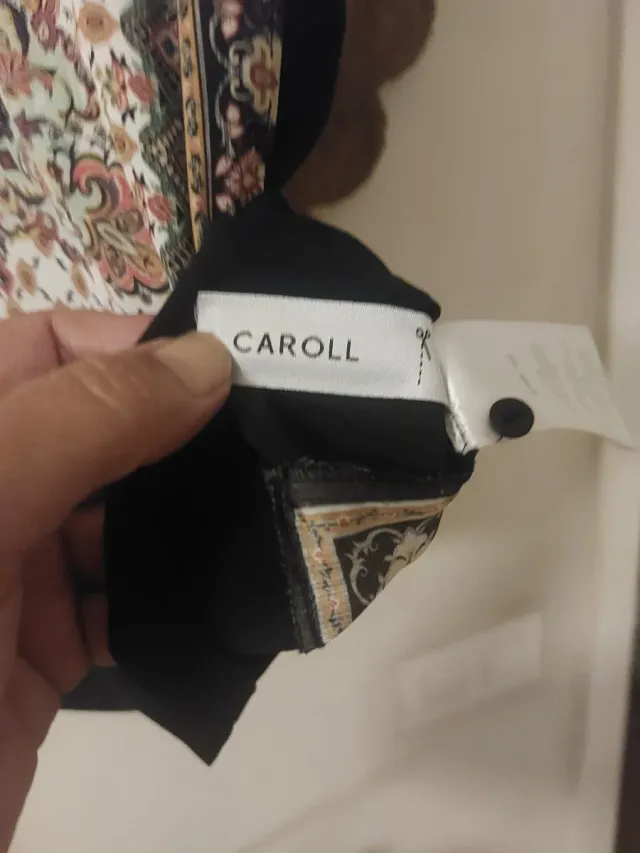 Blusa CAROLL negra con estampado