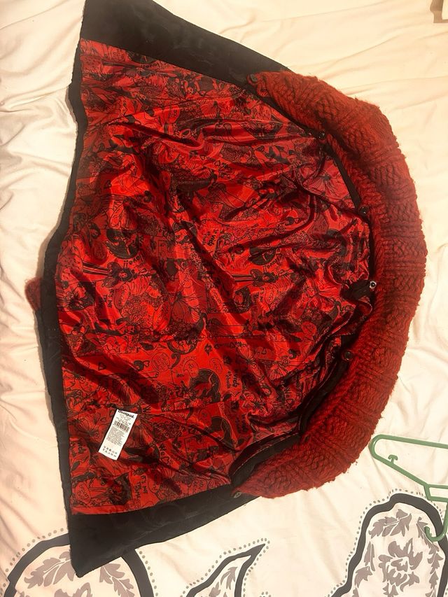 Chaqueta Desigual Negra con Cuello Rojo