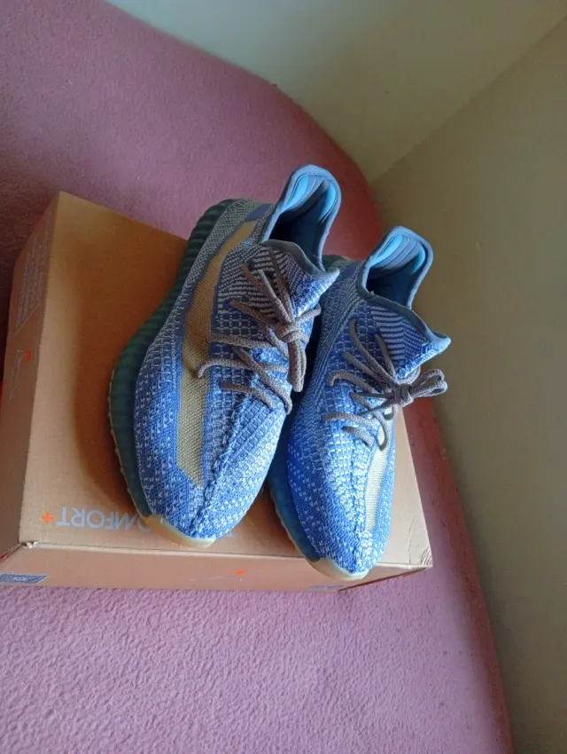 Adidas Yeezy Boost 350 V2 Azul y Amarillo