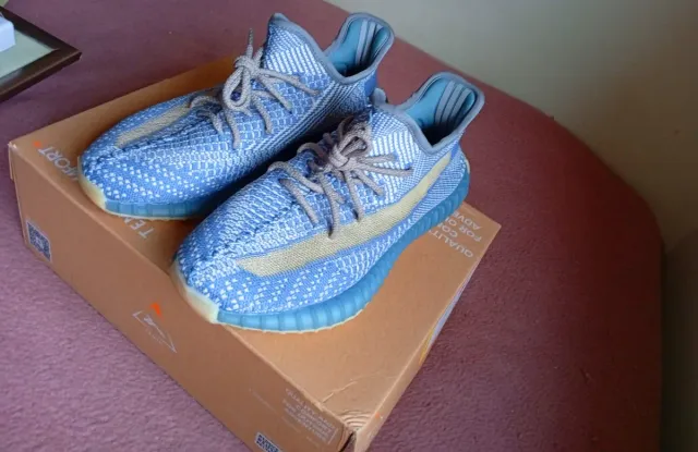 Adidas Yeezy Boost 350 V2 Azul y Amarillo
