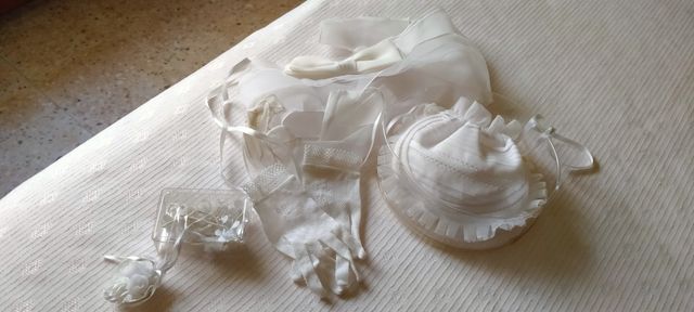 Vestido de Comunión Blanco con accesorios.