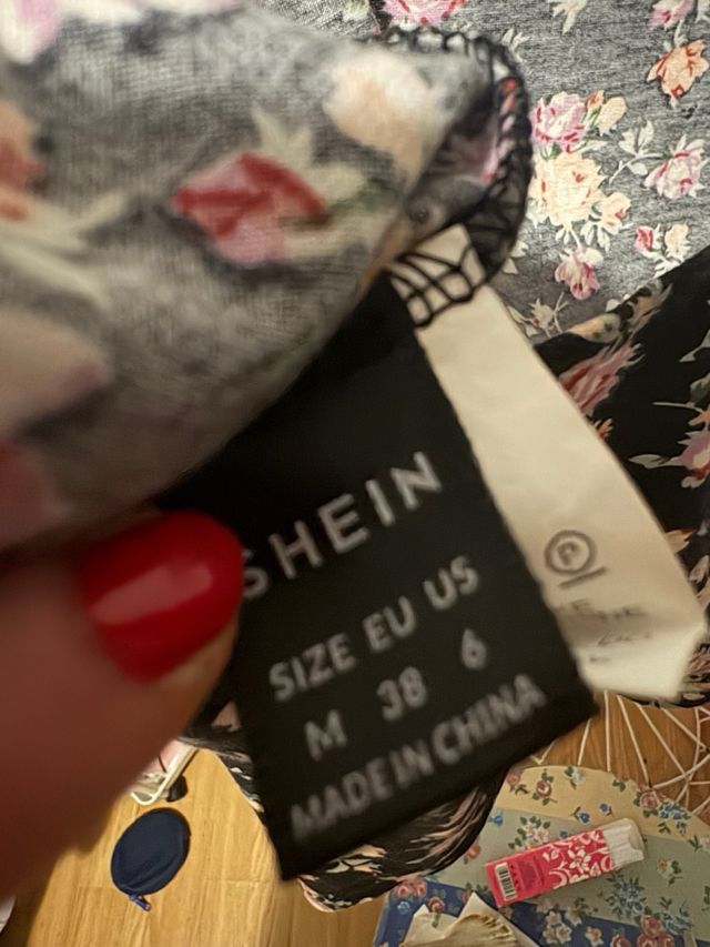 Body floral negro tirantes anudados