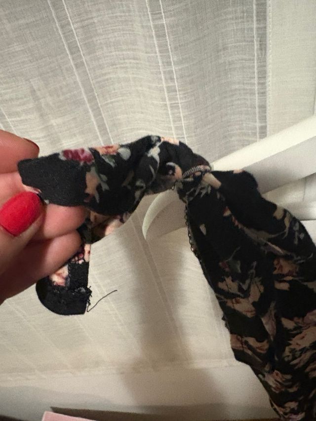 Body floral negro tirantes anudados