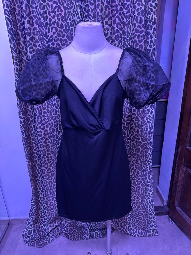 Vestido negro mangas abullonadas