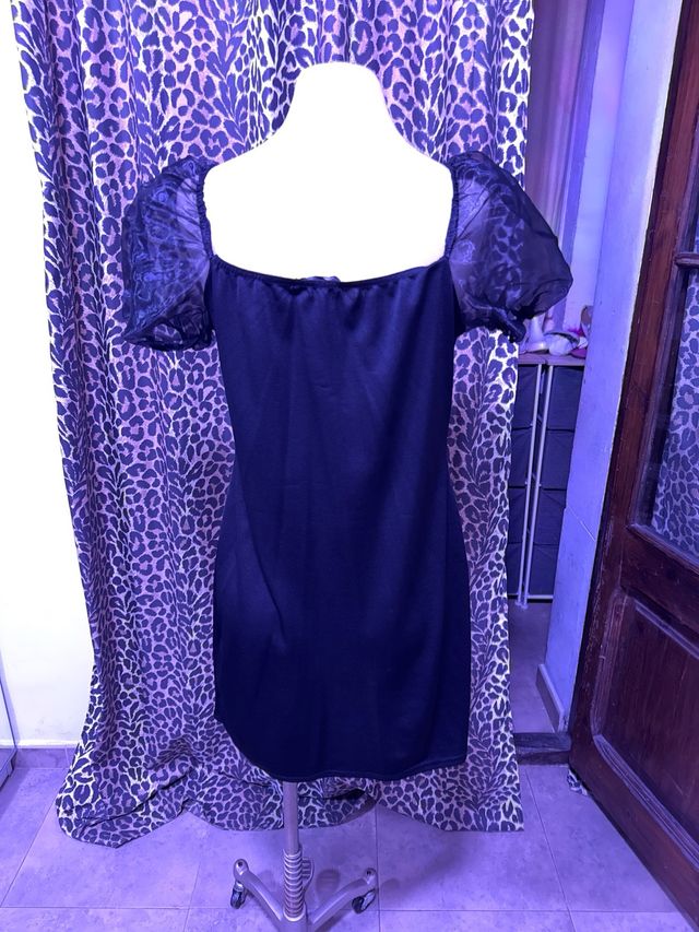 Vestido negro mangas abullonadas