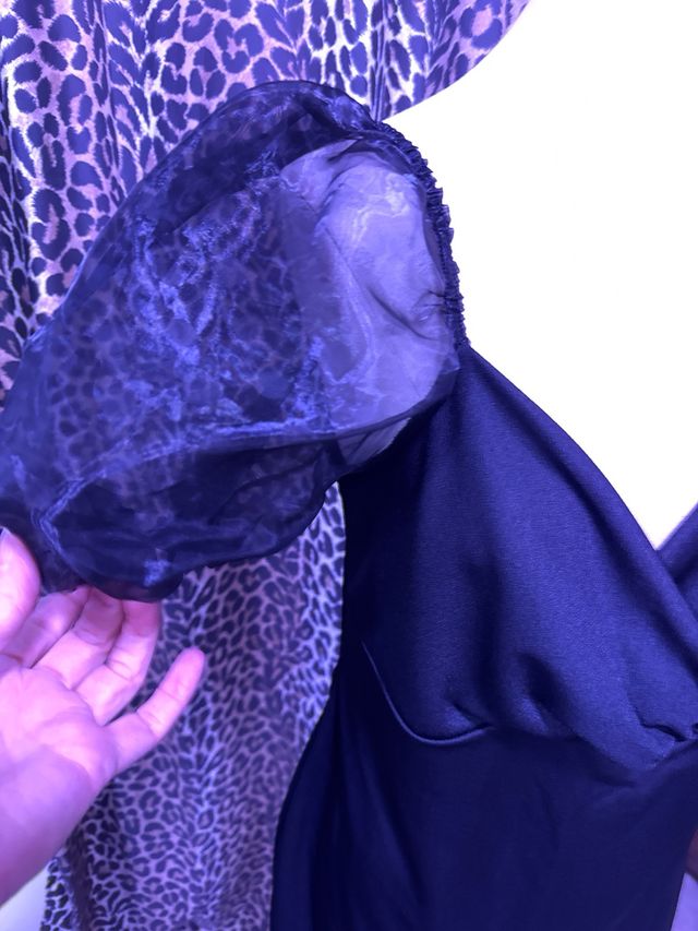 Vestido negro mangas abullonadas