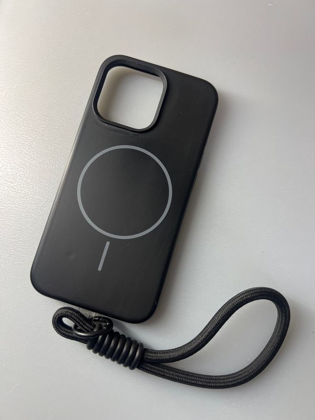 Funda iPhone 13 Pro Negra con Lanyard