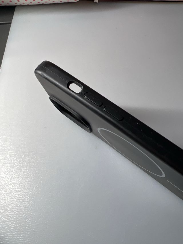 Funda iPhone 13 Pro Negra con Lanyard