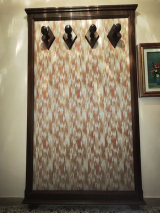 Appendiabiti da parete in legno e tessuto