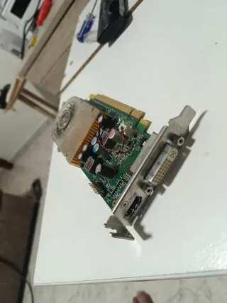 Tarjeta Gráfica NVIDIA GeForce GT 210