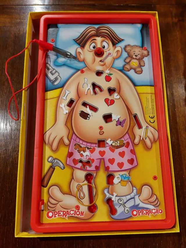 Juego "Operación" marca Hasbro 6+ años