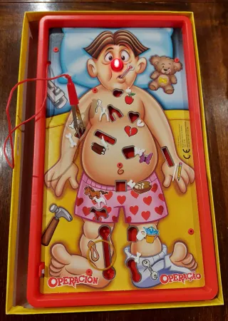 Juego "Operación" marca Hasbro 6+ años