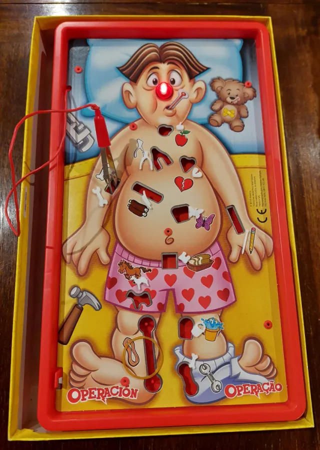 Juego "Operación" marca Hasbro 6+ años