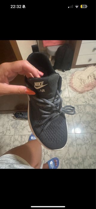 Zapatillas Nike Negras con Logo Blanco