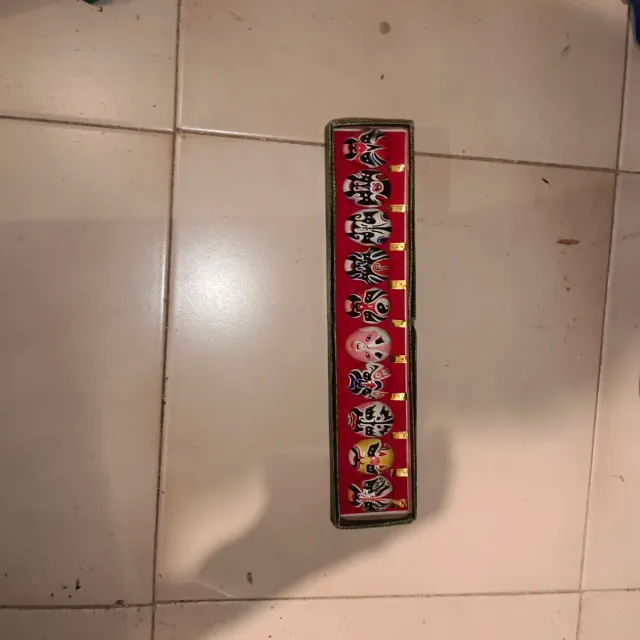 Antico lotto di maschere per opera cinese