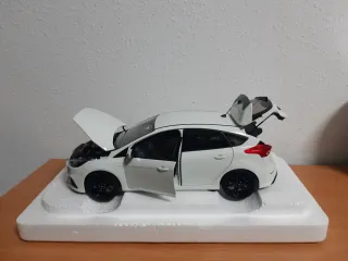 Autoart Focus RS 1:18