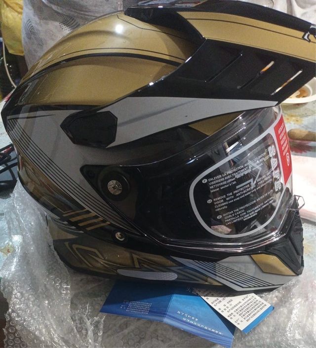 Capacete Cross Dourado e Preto Novo