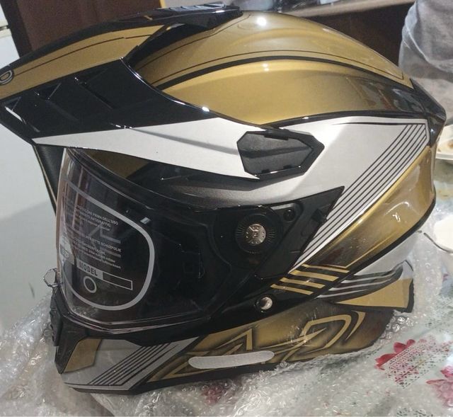 Capacete Cross Dourado e Preto Novo