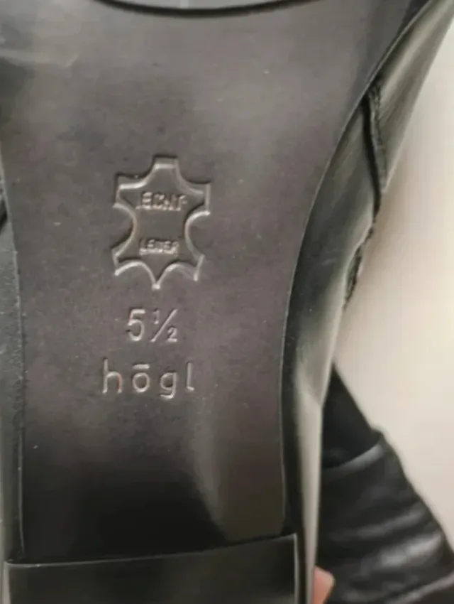 Botas altas negras Hogl con tachuelas