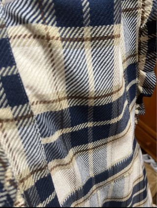 Mono de cuadros beige y azul