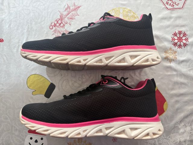 ZAPATILLAS DEPORTIVAS NEGRO FUCSIA