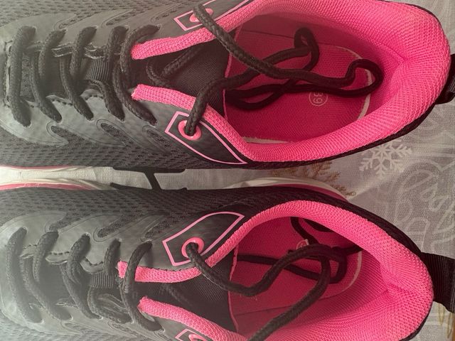 ZAPATILLAS DEPORTIVAS NEGRO FUCSIA