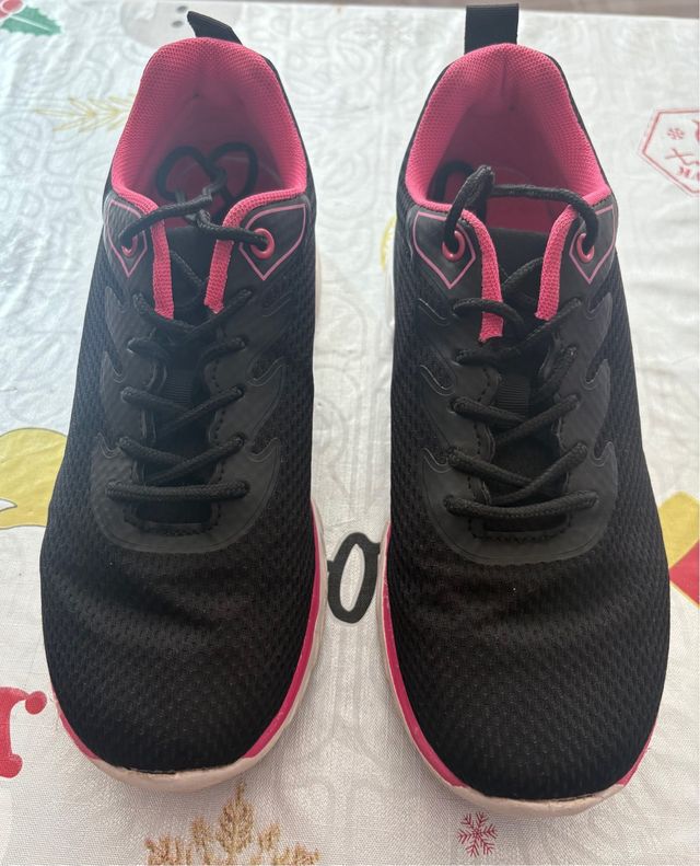 ZAPATILLAS DEPORTIVAS NEGRO FUCSIA