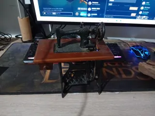 Figura Máquina de Coser Antigua