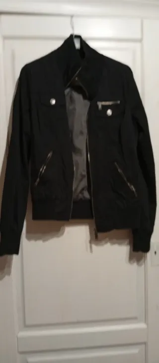 Cazadora vaquera negra