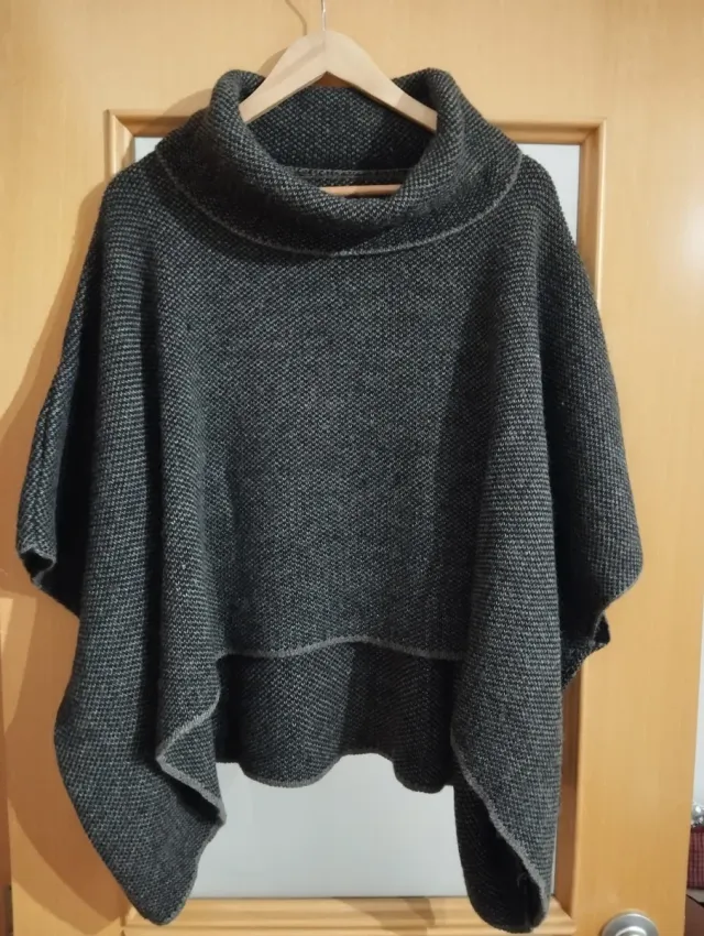 Capa de punto gris y negro