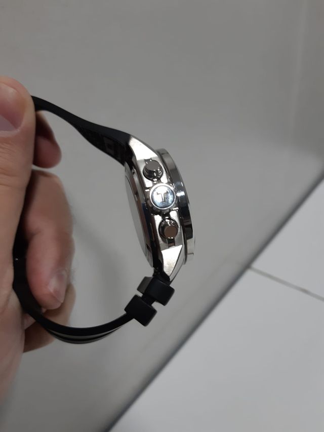 Reloj Tissot Automático Negro/Rojo