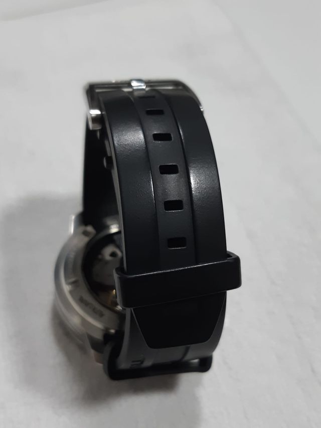 Reloj Tissot Automático Negro/Rojo