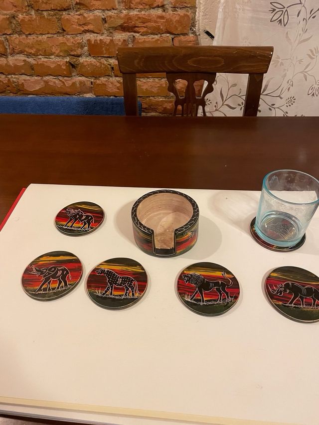 Sottobicchieri in pietra con animali africani