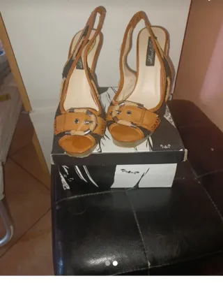 Scarpe con tacco aperte