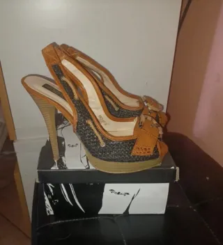 Scarpe con tacco aperte