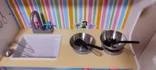 Cocinita infantil rosa y naranja