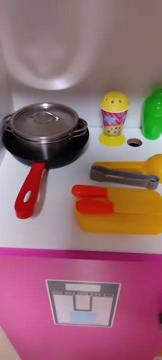 Cocinita infantil rosa y naranja