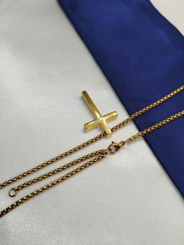 Cadena con colgante Cruz de acero dorado