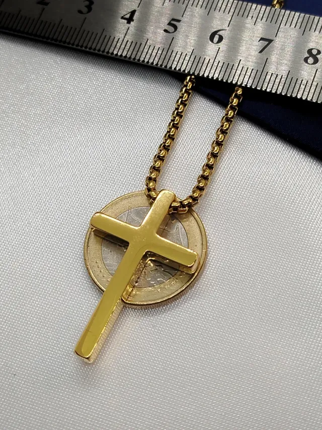 Cadena con colgante Cruz de acero dorado