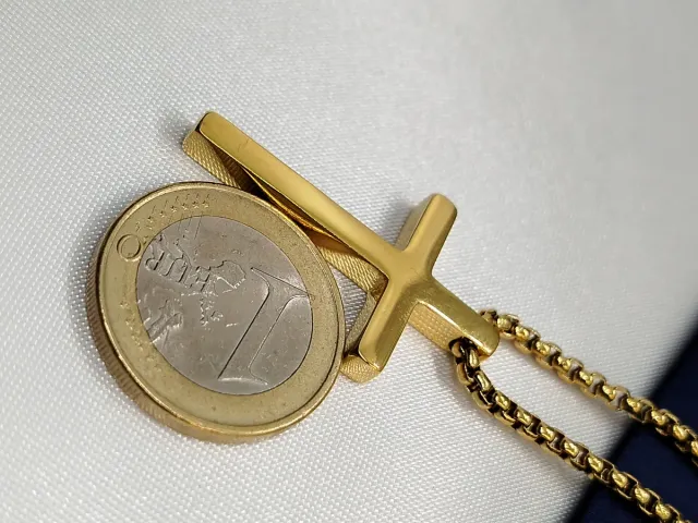 Cadena con colgante Cruz de acero dorado