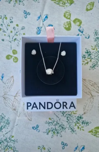 Conjunto Pandora Collar y Pendientes Rosa Blanca